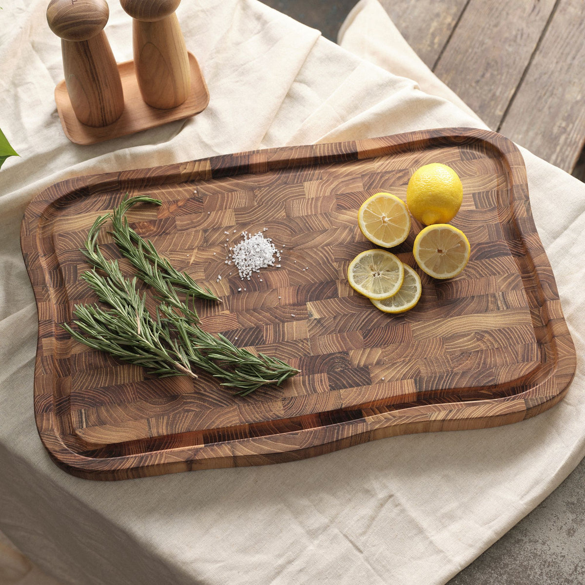 RAW Teak cutting board with juice groove 55 x 35 | Natural