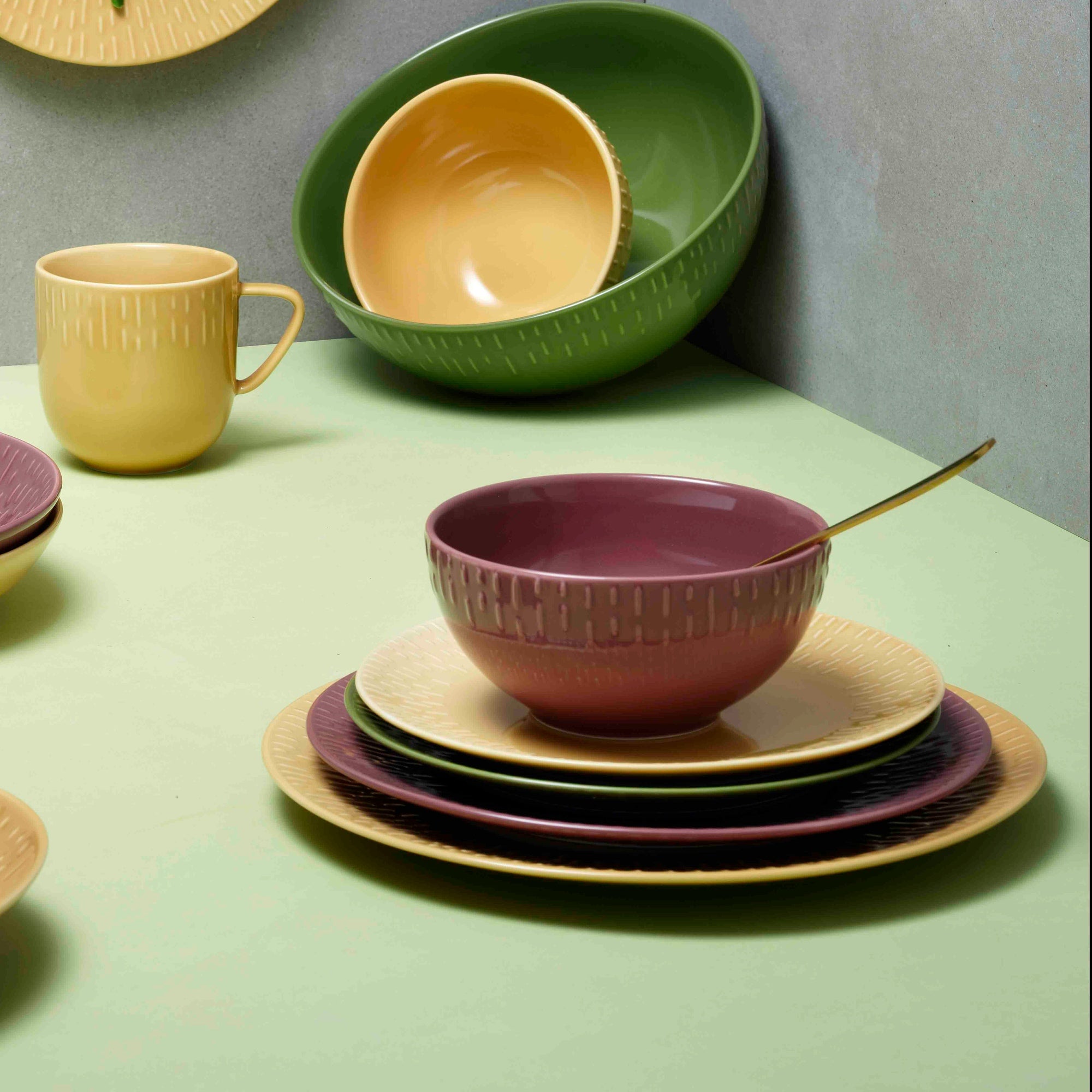 Confetti dinner plate | Mustard