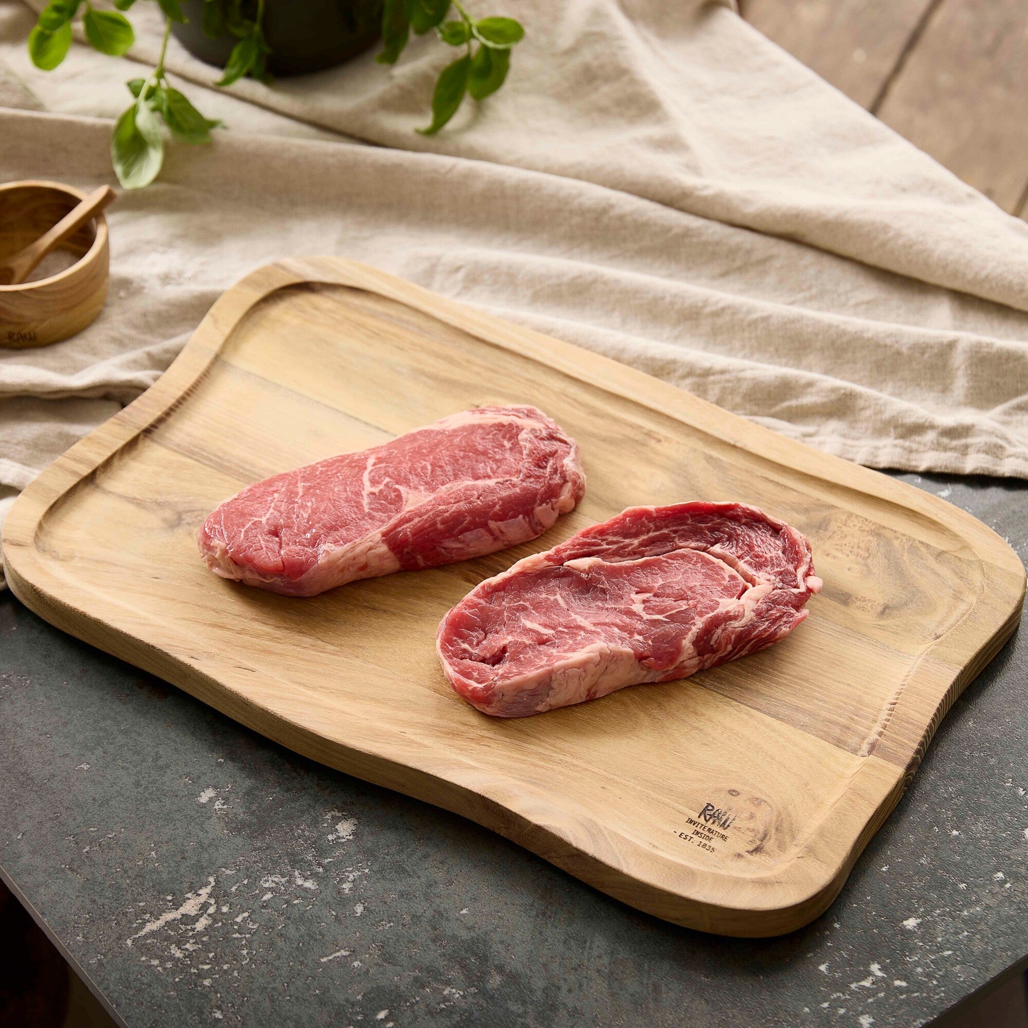 RAW Teak cutting board with juice groove 40 x 26 cm | Natural