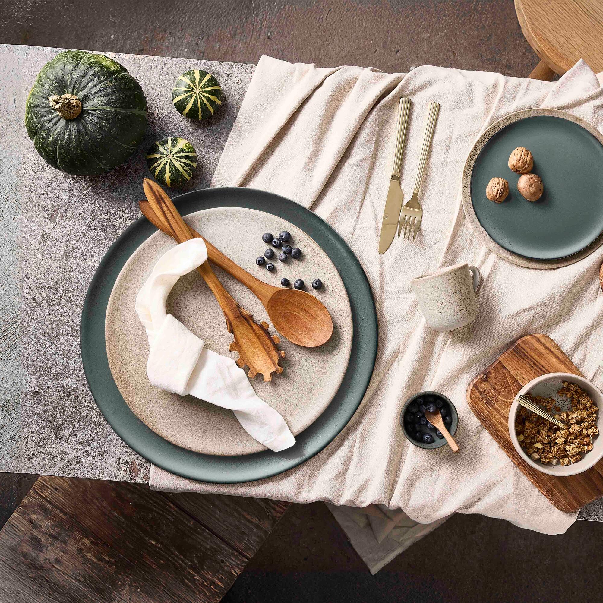 RAW round dish 34 cm | Sandy Beige