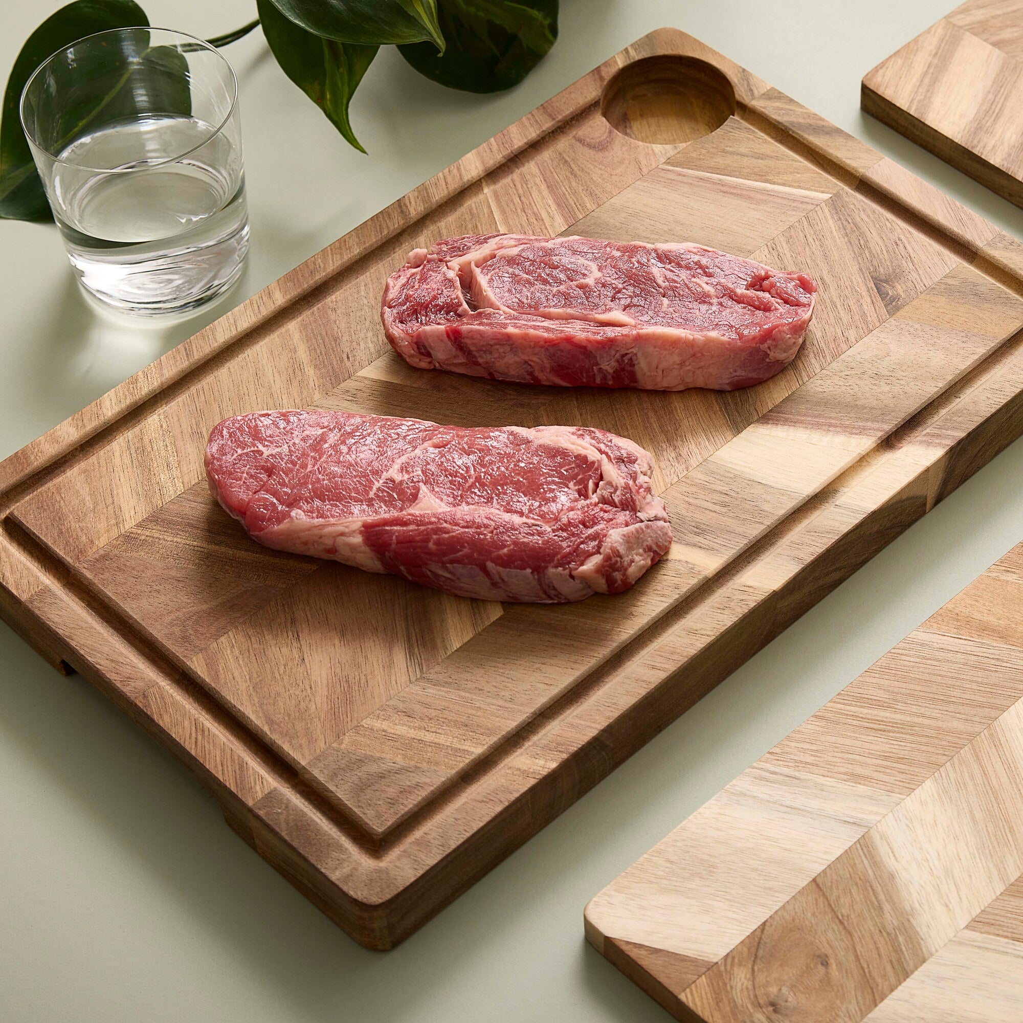 Acacia cutting board with juice groove | Natural