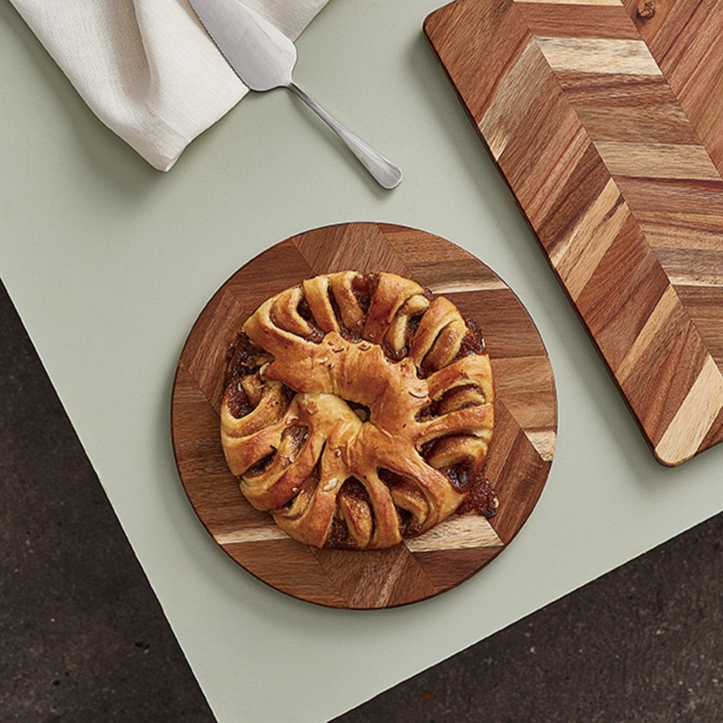 Acacia round cutting board | Natural