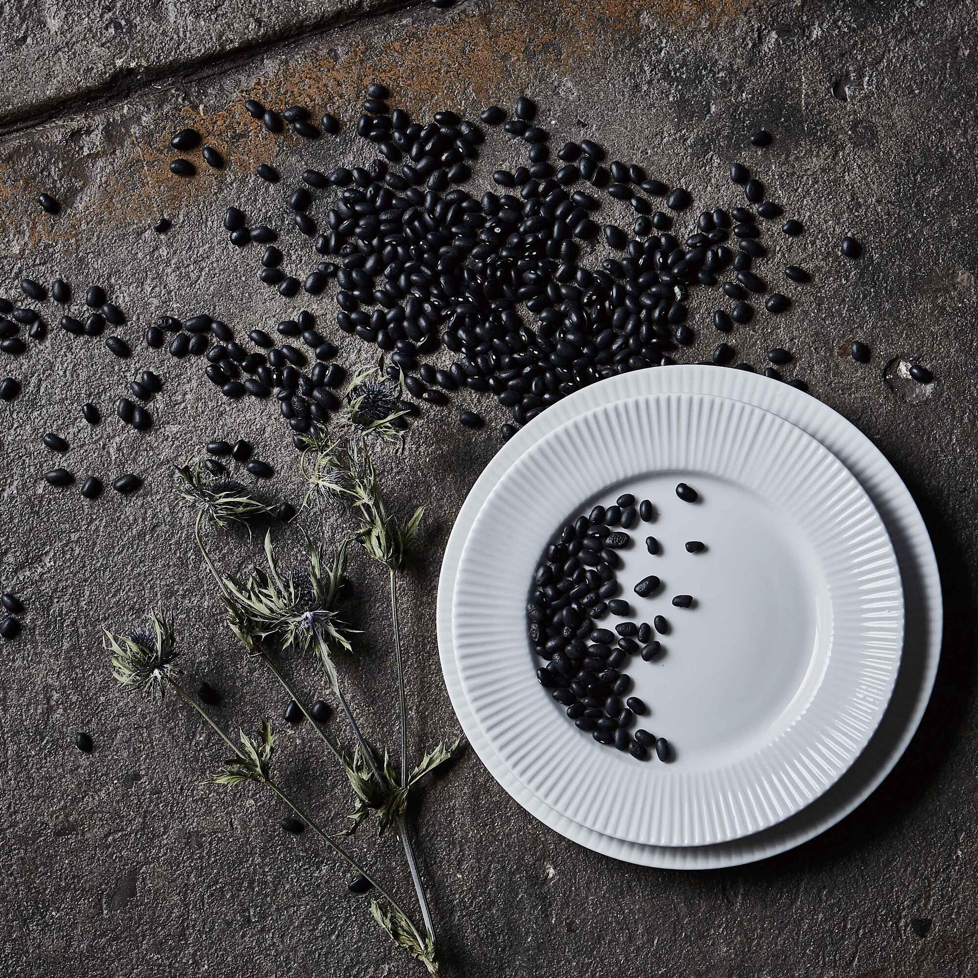 Groovy porcelain lunch plate | White
