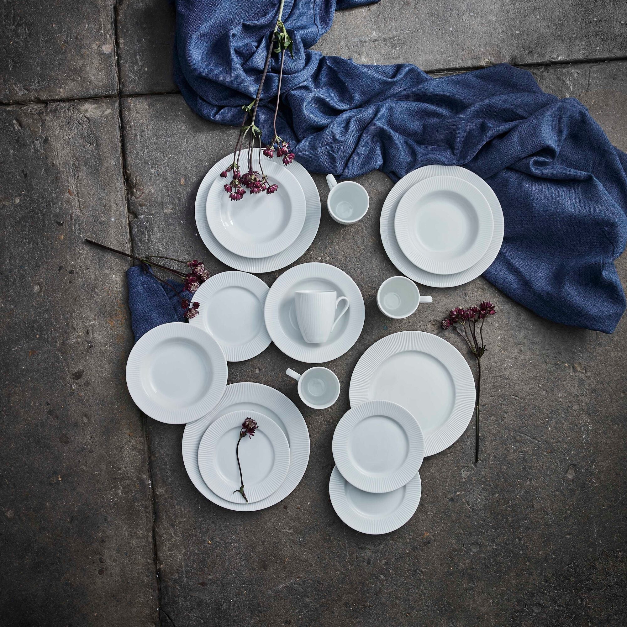 Groovy porcelain soup plate | White