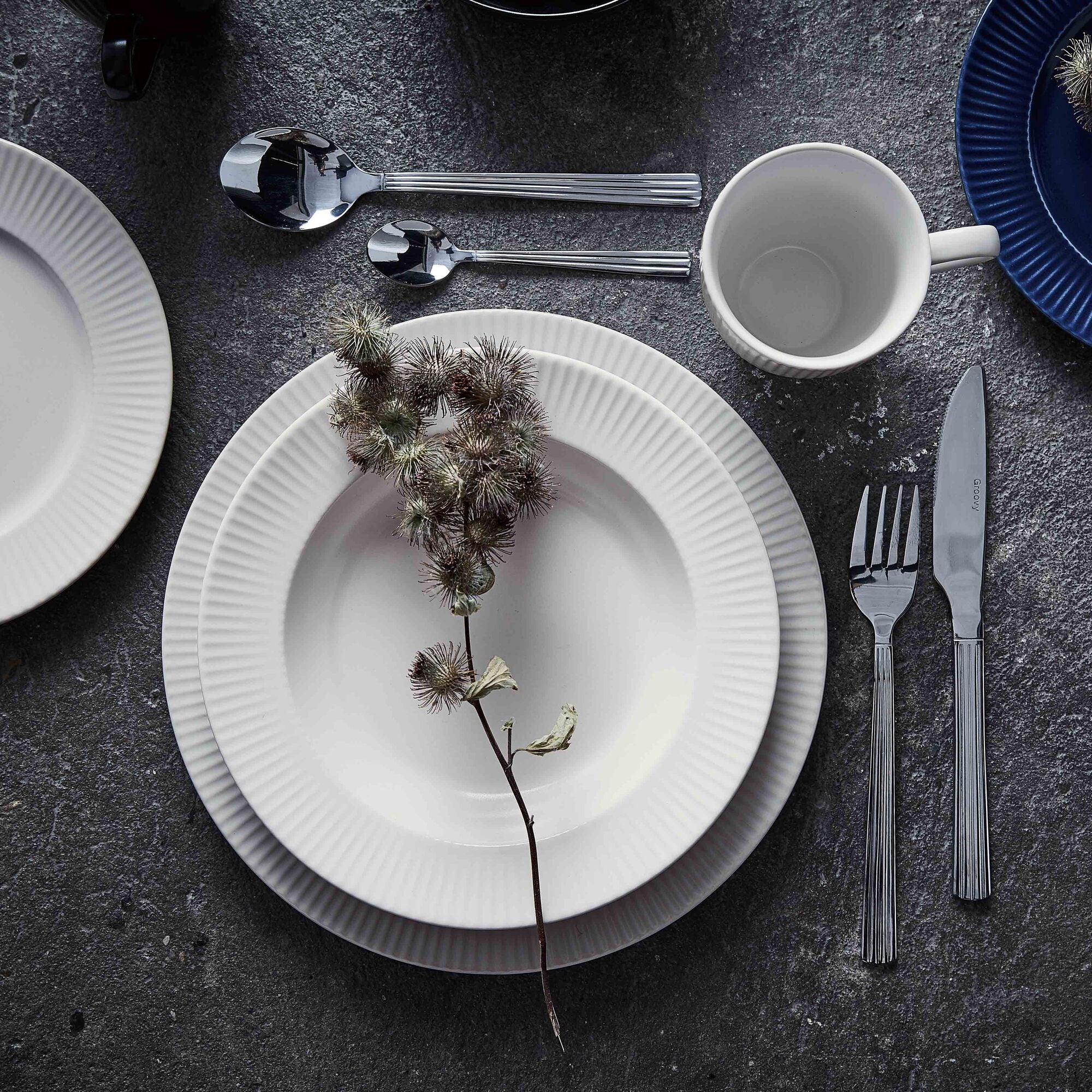 Groovy soup plate | White