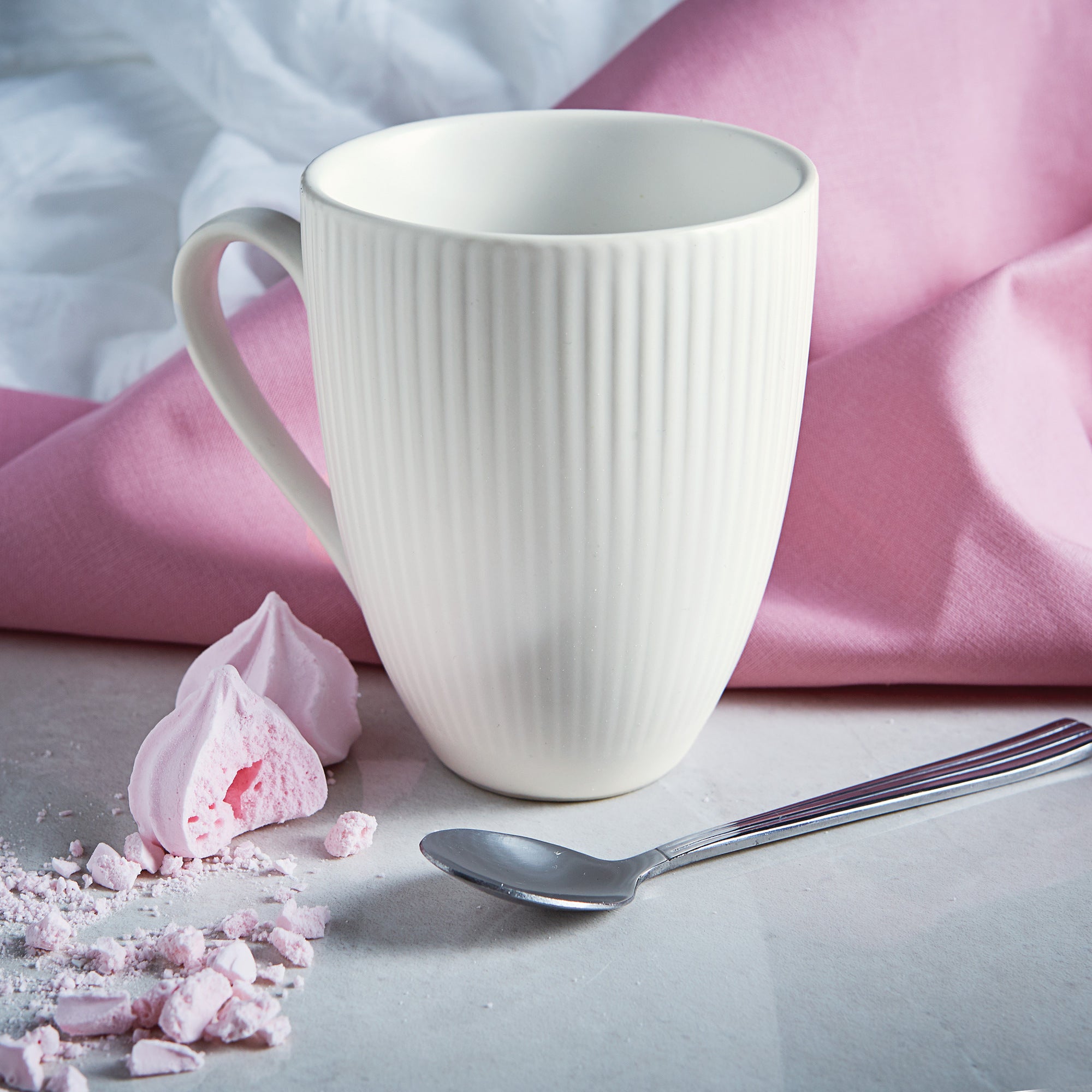 Groovy mug with handle | White