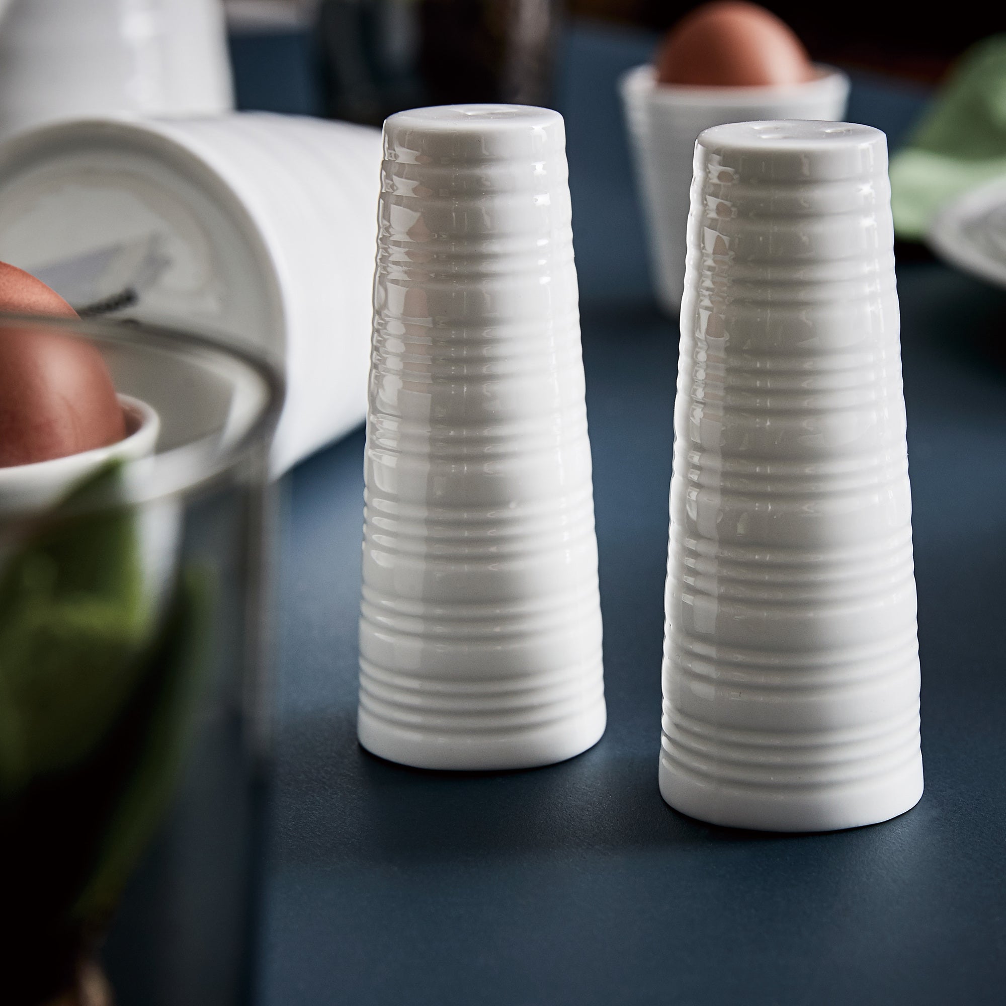 Passion salt and pepper set 2 pieces | Cream White