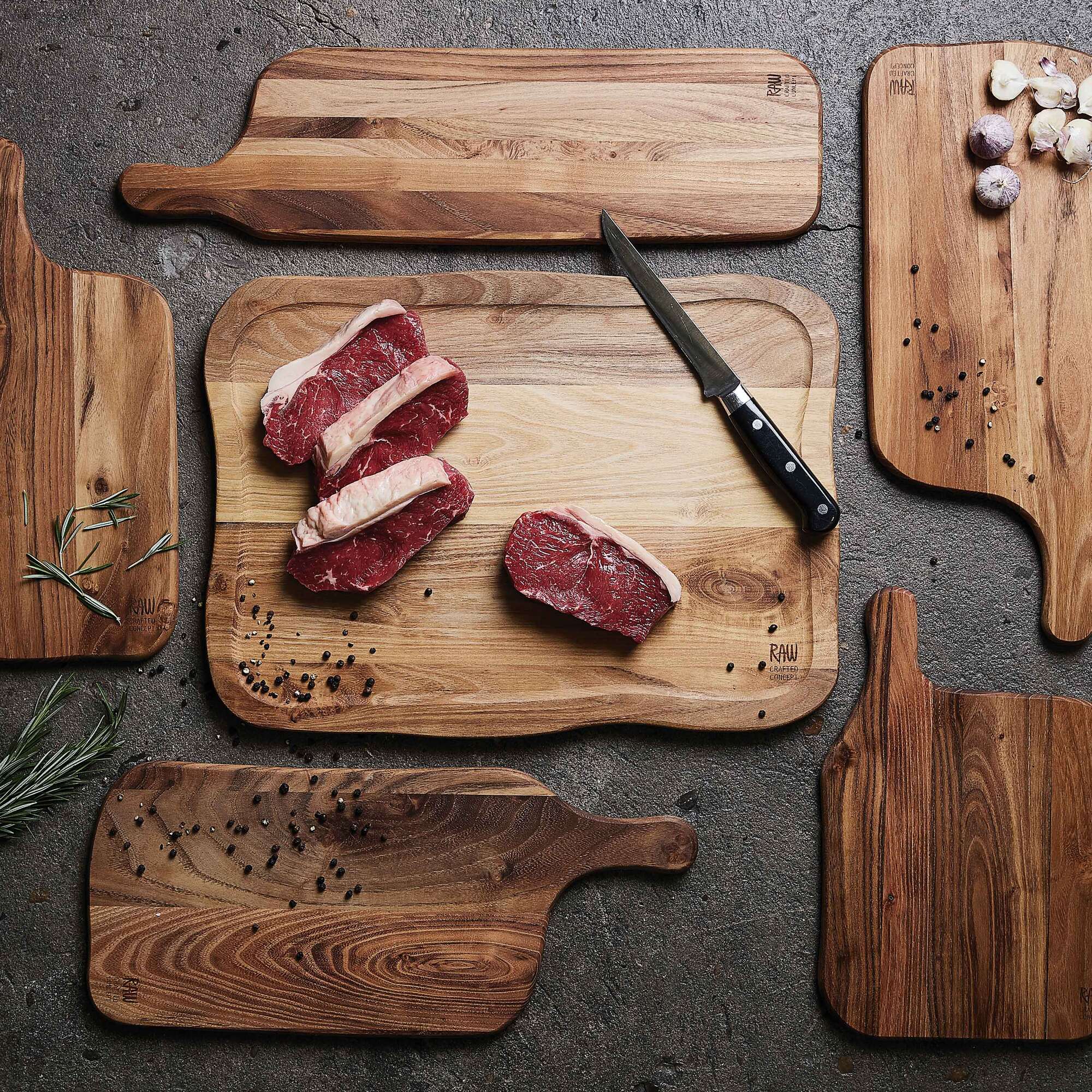 RAW Teak cutting board with juice groove 45 x 33 cm | Natural