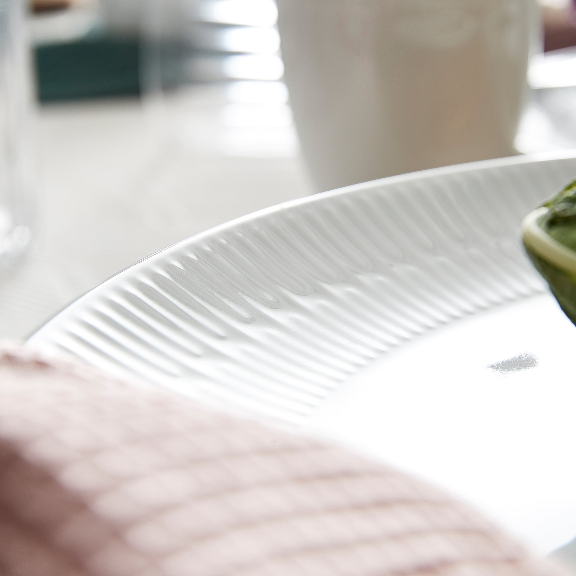 Relief around dish | White