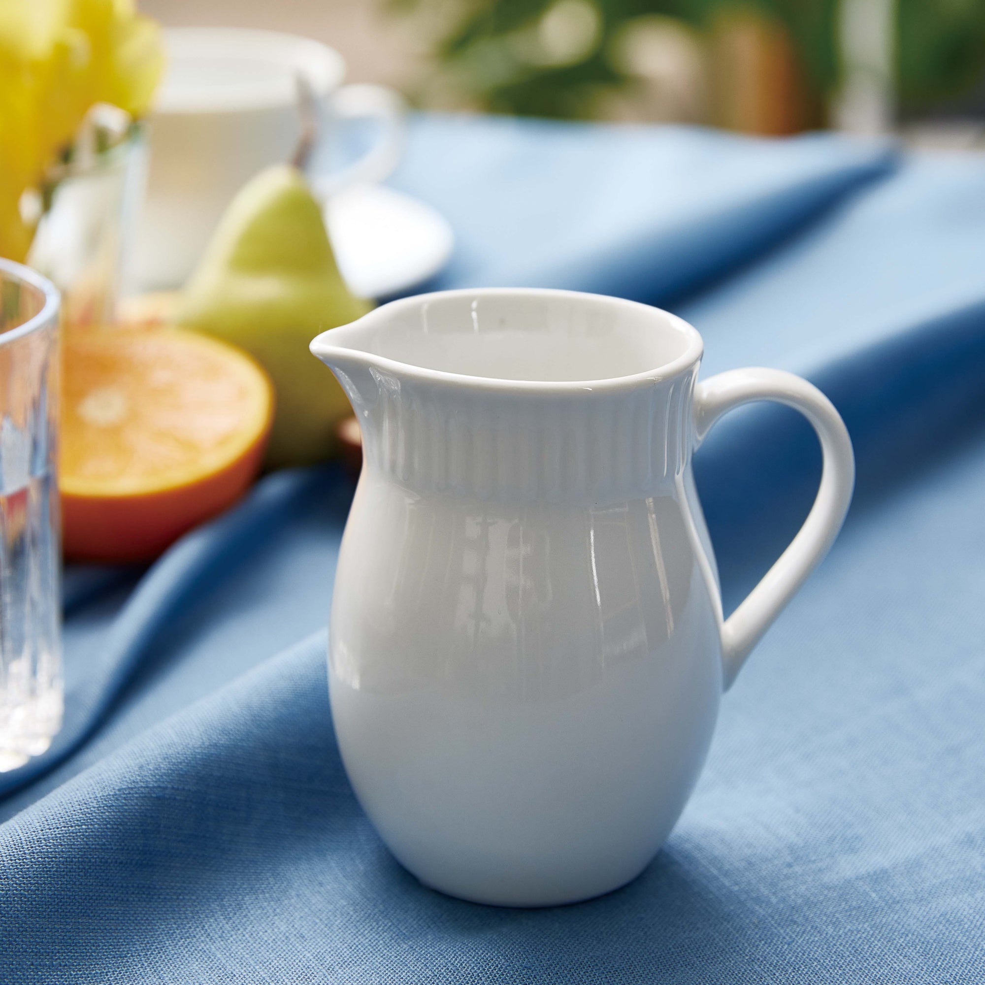 Relief creamer | White