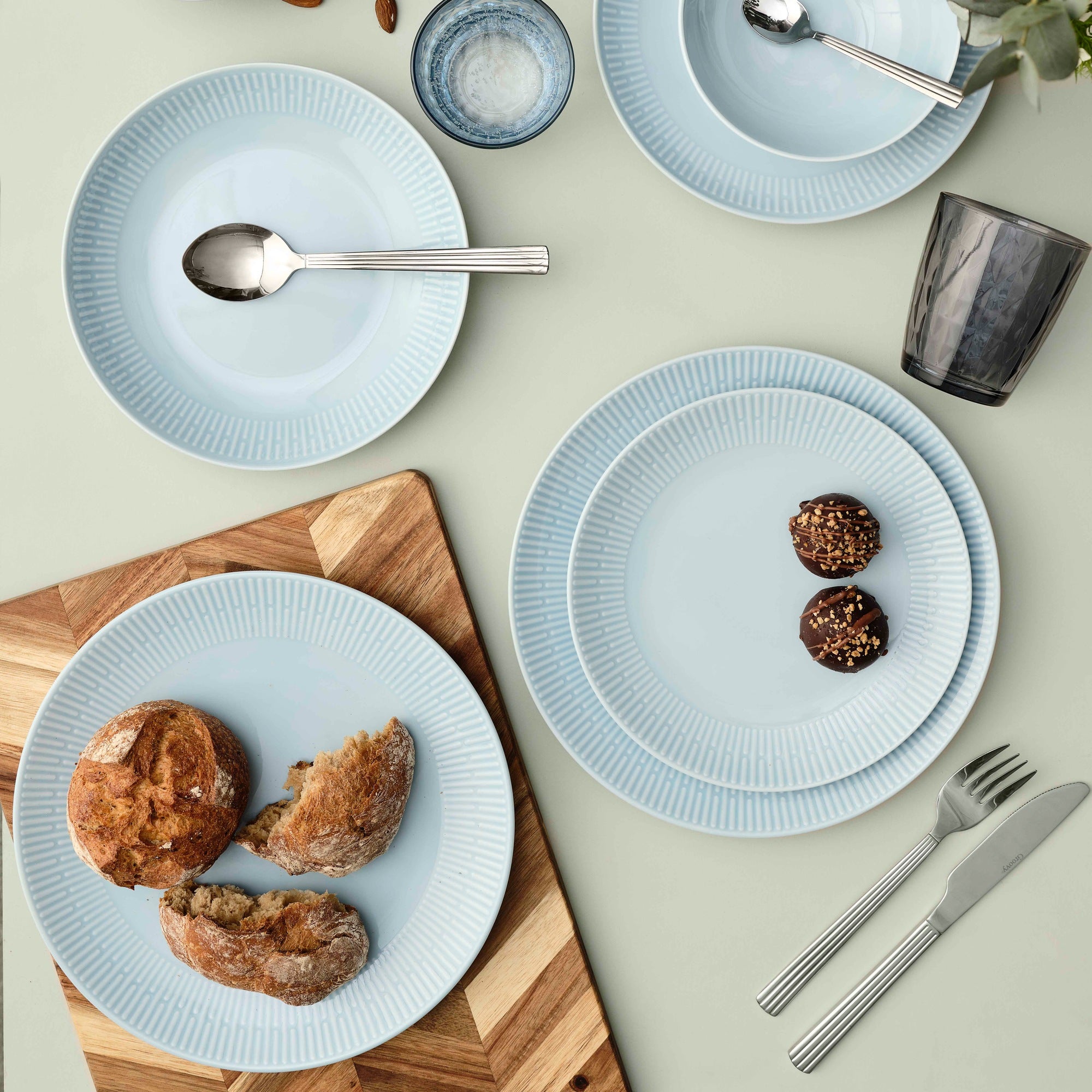 Relief dinner plate | Light Blue