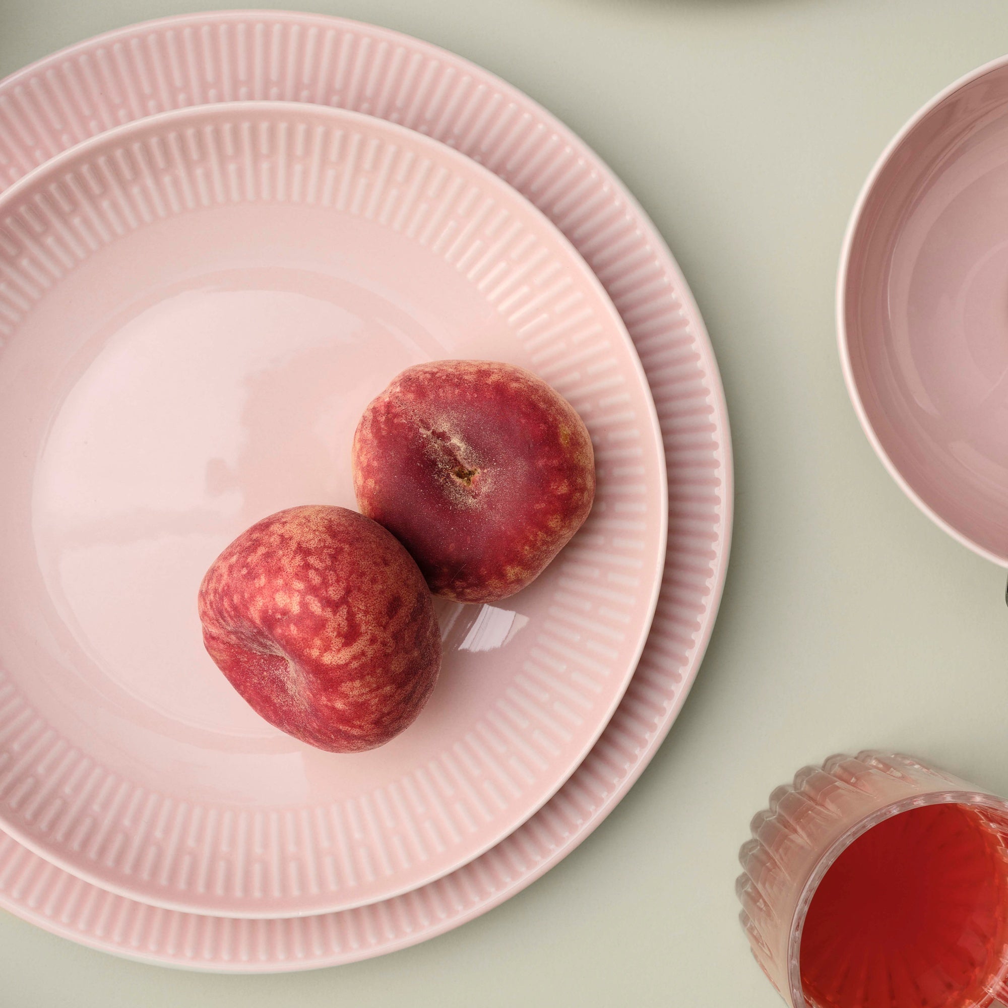 Relief dinner plate | Rosa