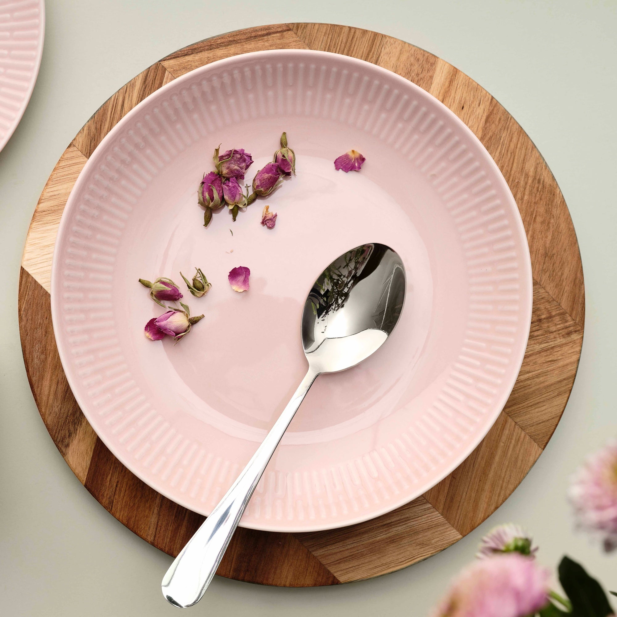 Relief soup plate | Rosa