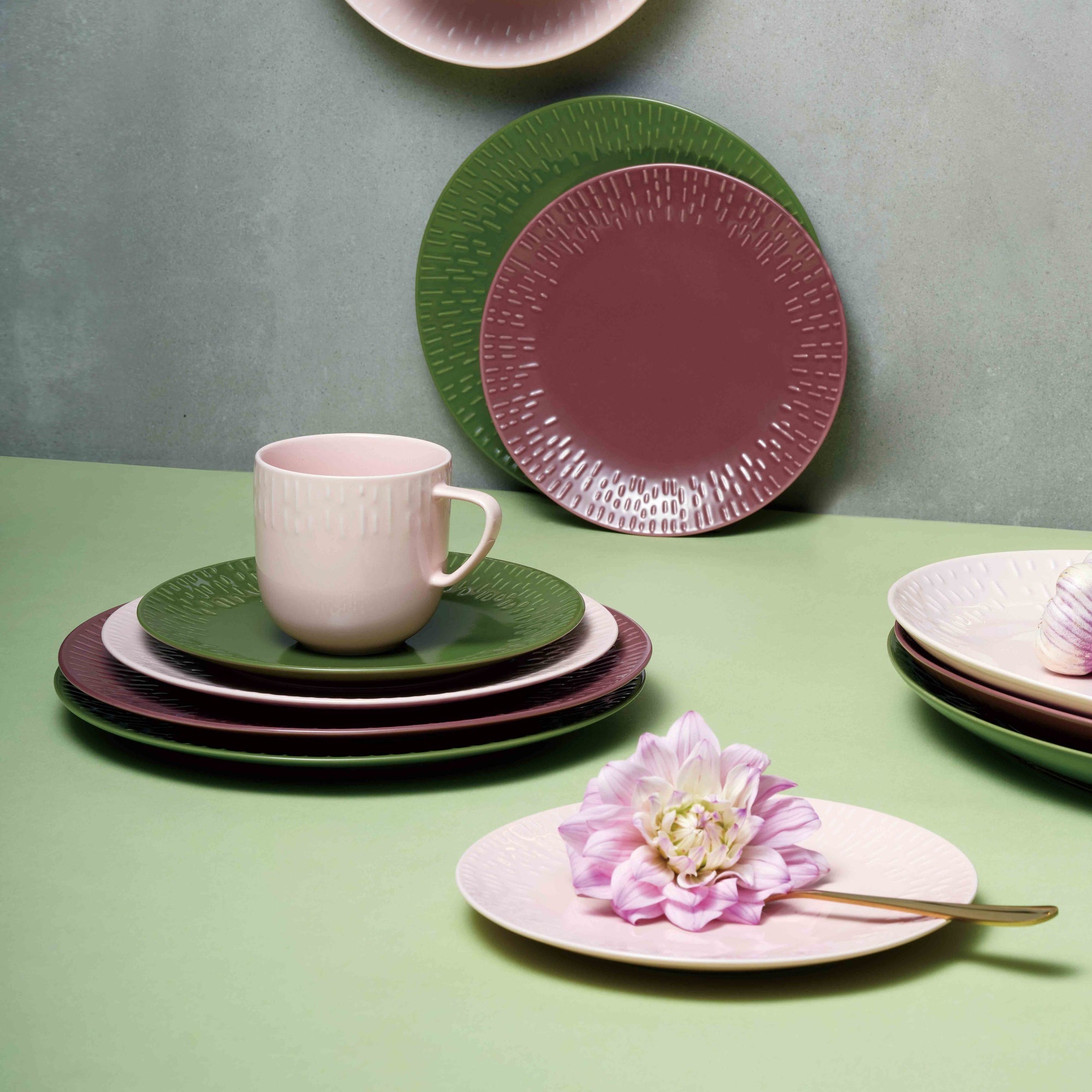 Confetti dinner plate | Bordeaux