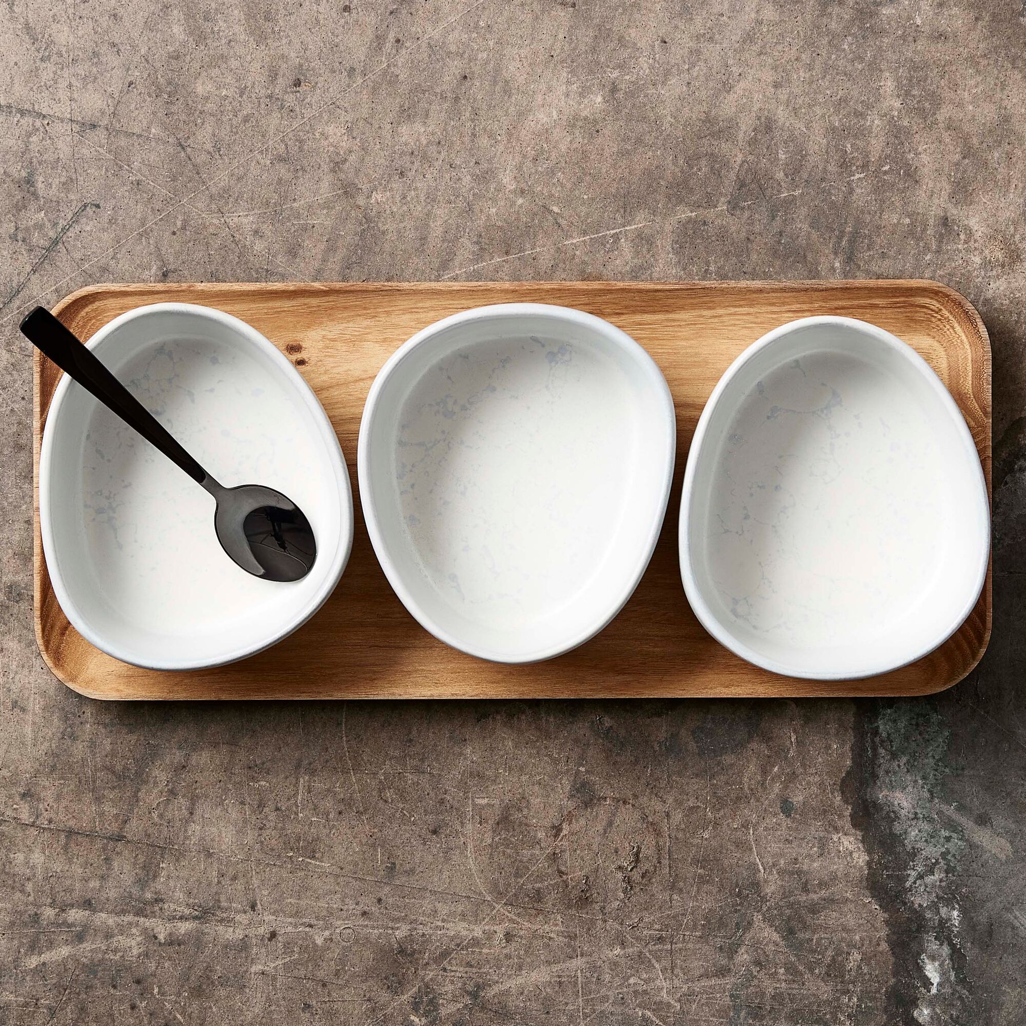 RAW Organic bowls on teak board | Arctic White