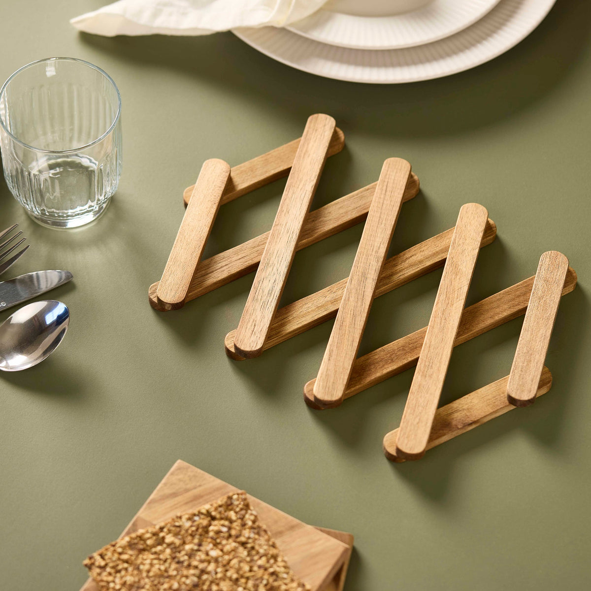 Acacia extendable trivet | Natural