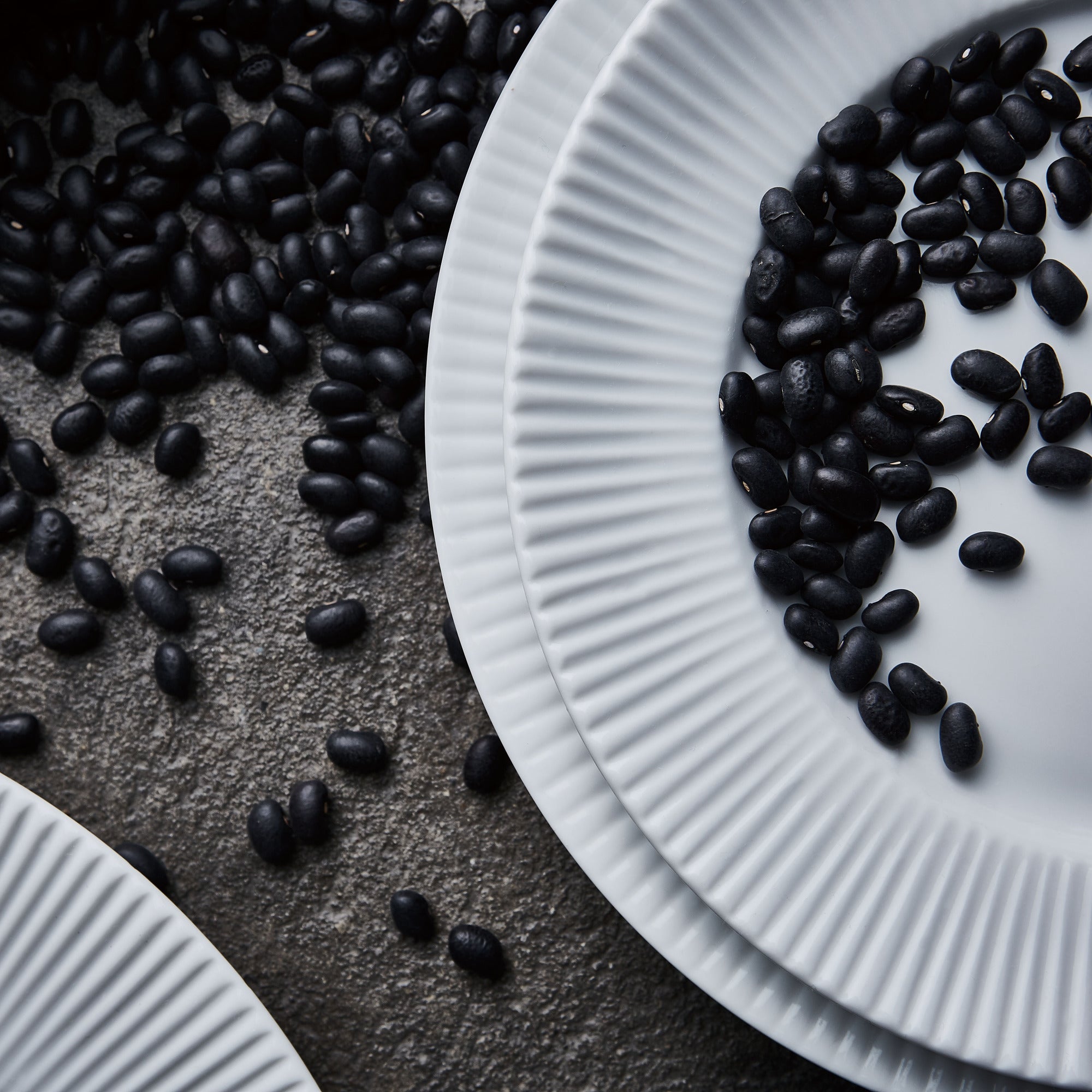 Groovy porcelain lunch plate | White
