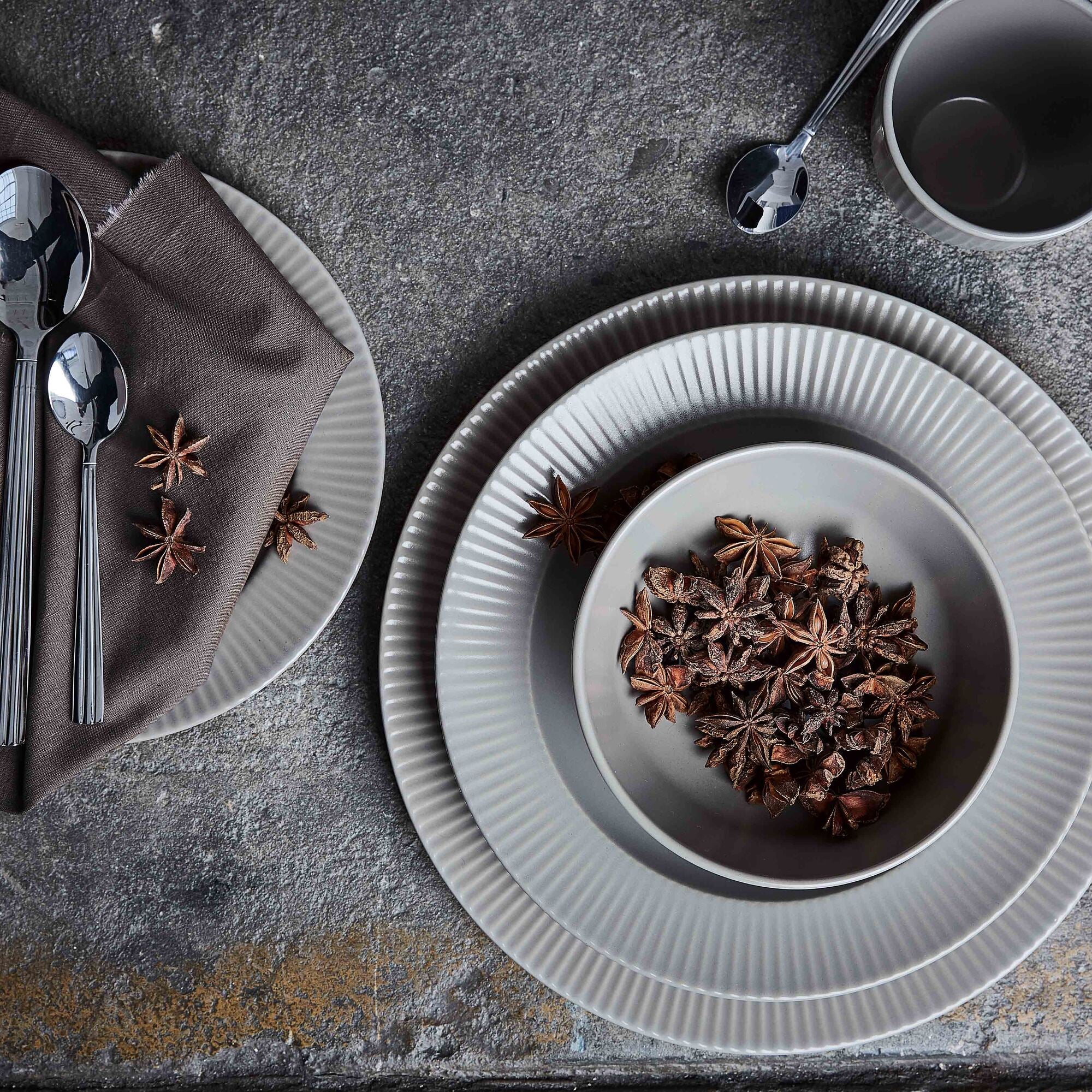 Groovy soup plate | Grey