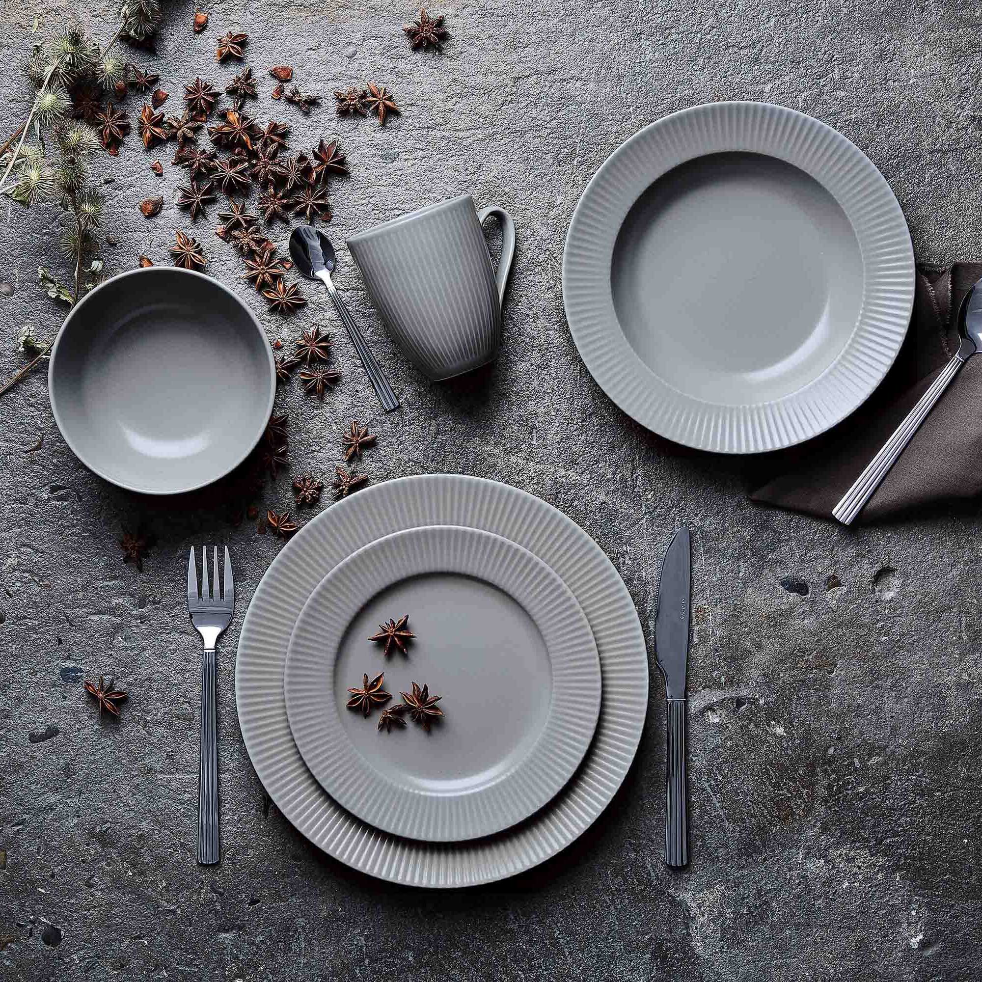 Groovy dinner plate | Grey