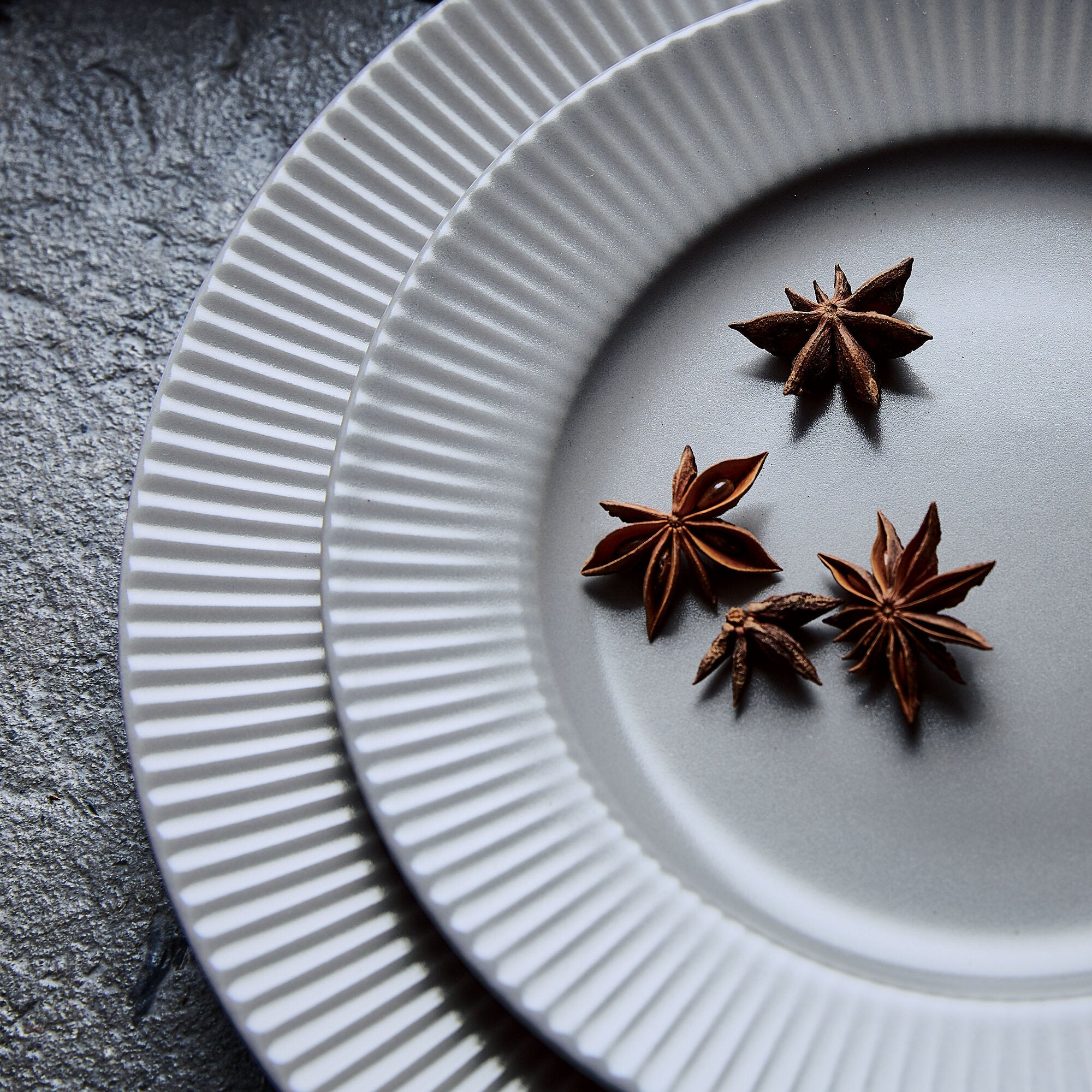 Groovy dinner plate | Grey