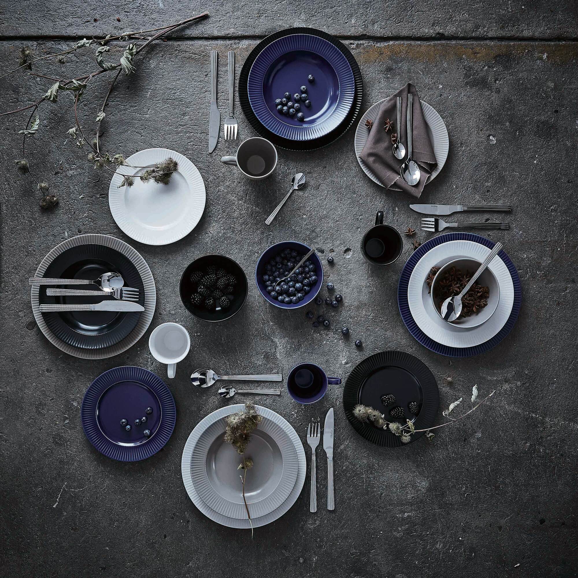 Groovy dinner plate | Grey