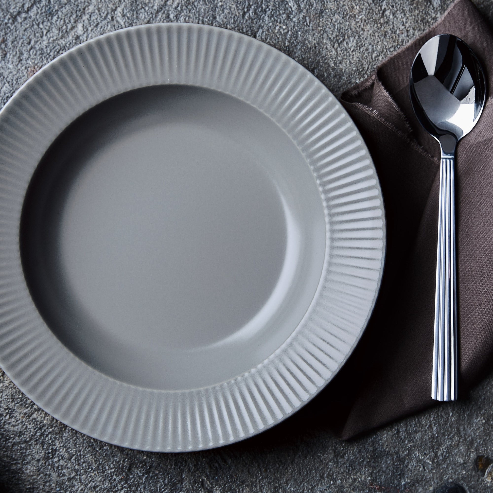 Groovy soup plate | Grey