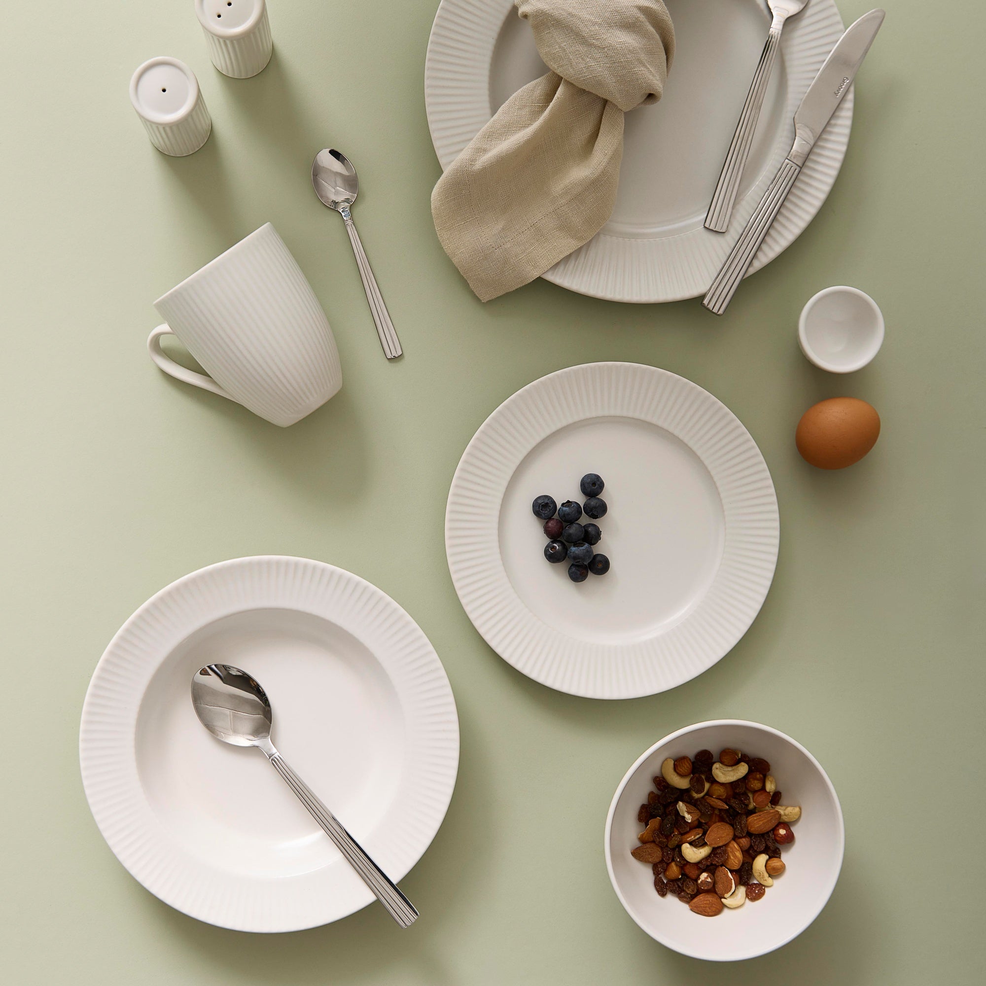 Groovy soup plate | White