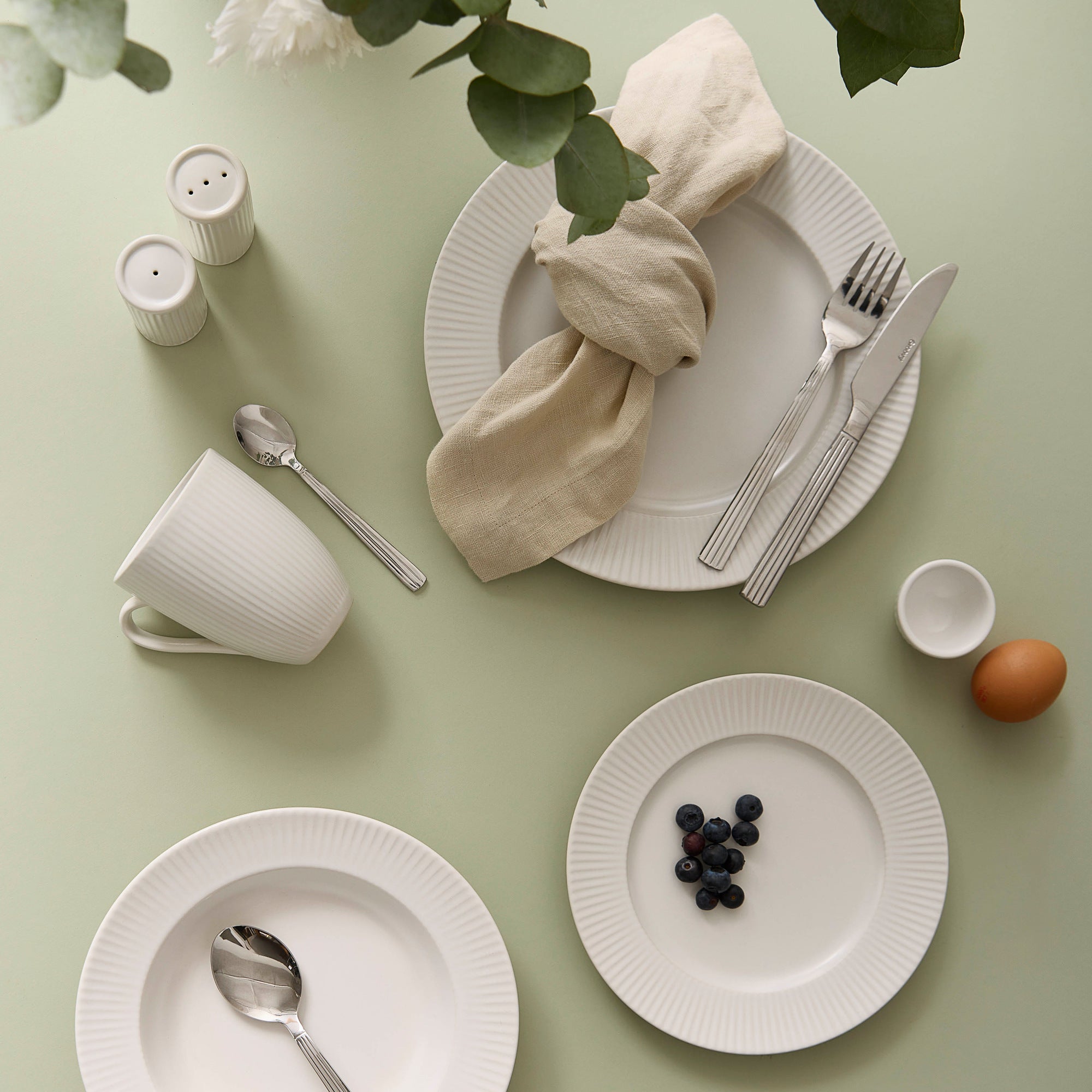 Groovy dinner plate | White