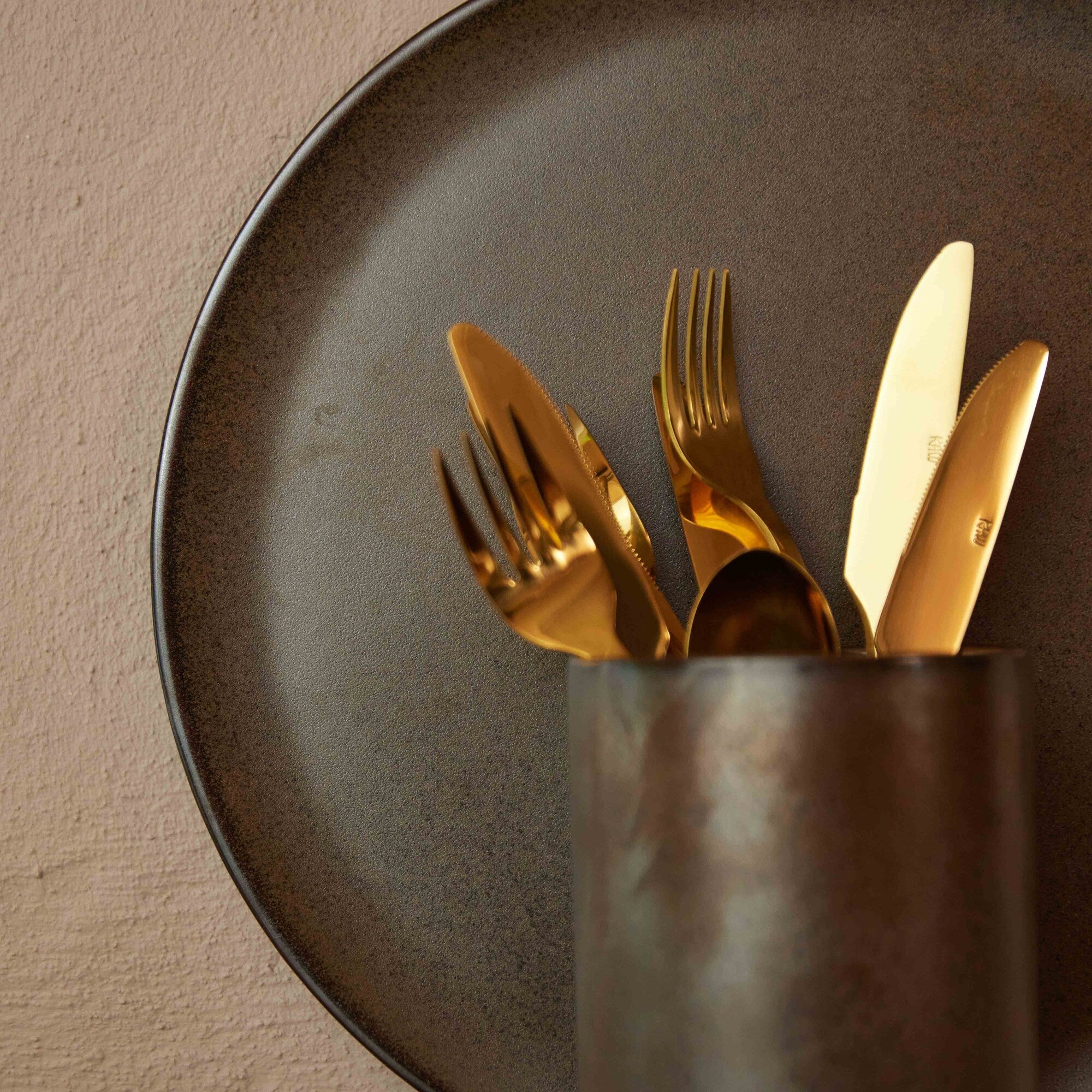 RAW round dish 34 cm | Metallic Brown