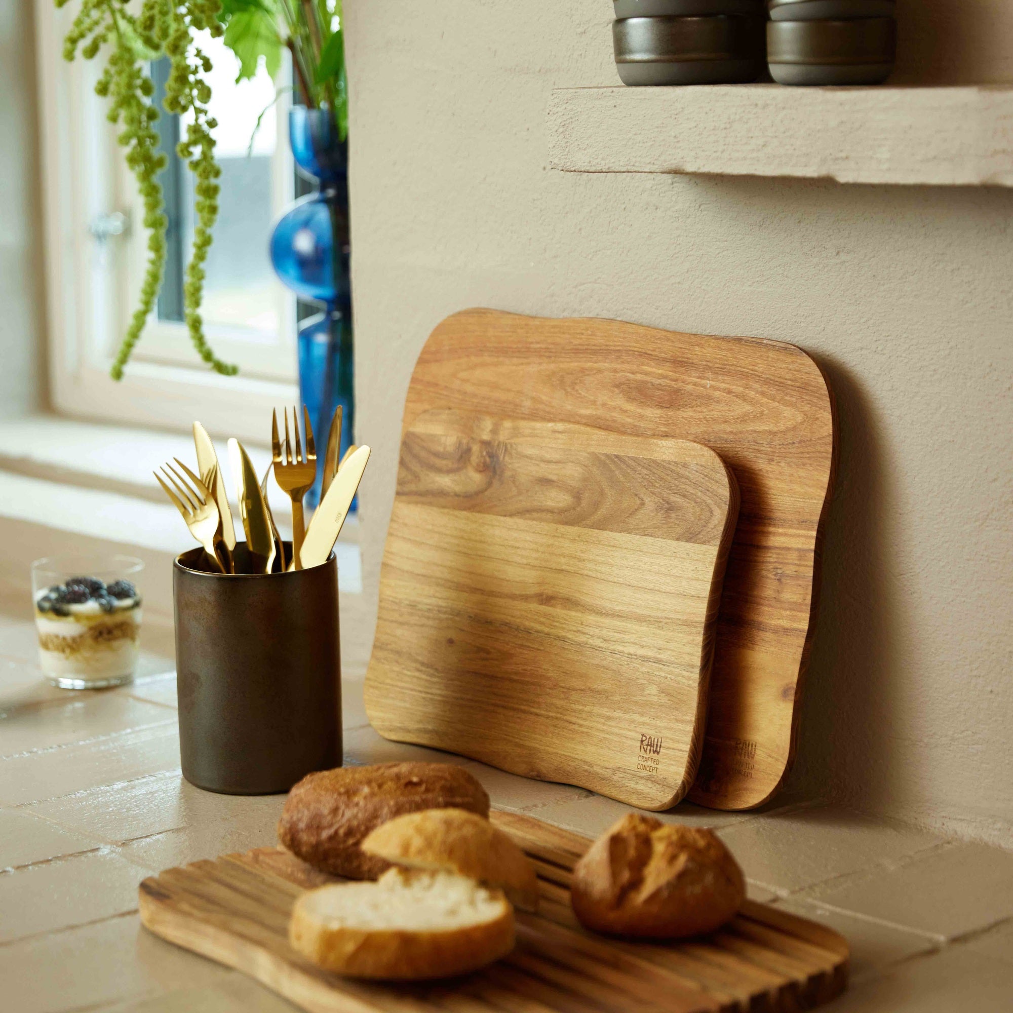 RAW Teak cutting board 40 cm | Natural