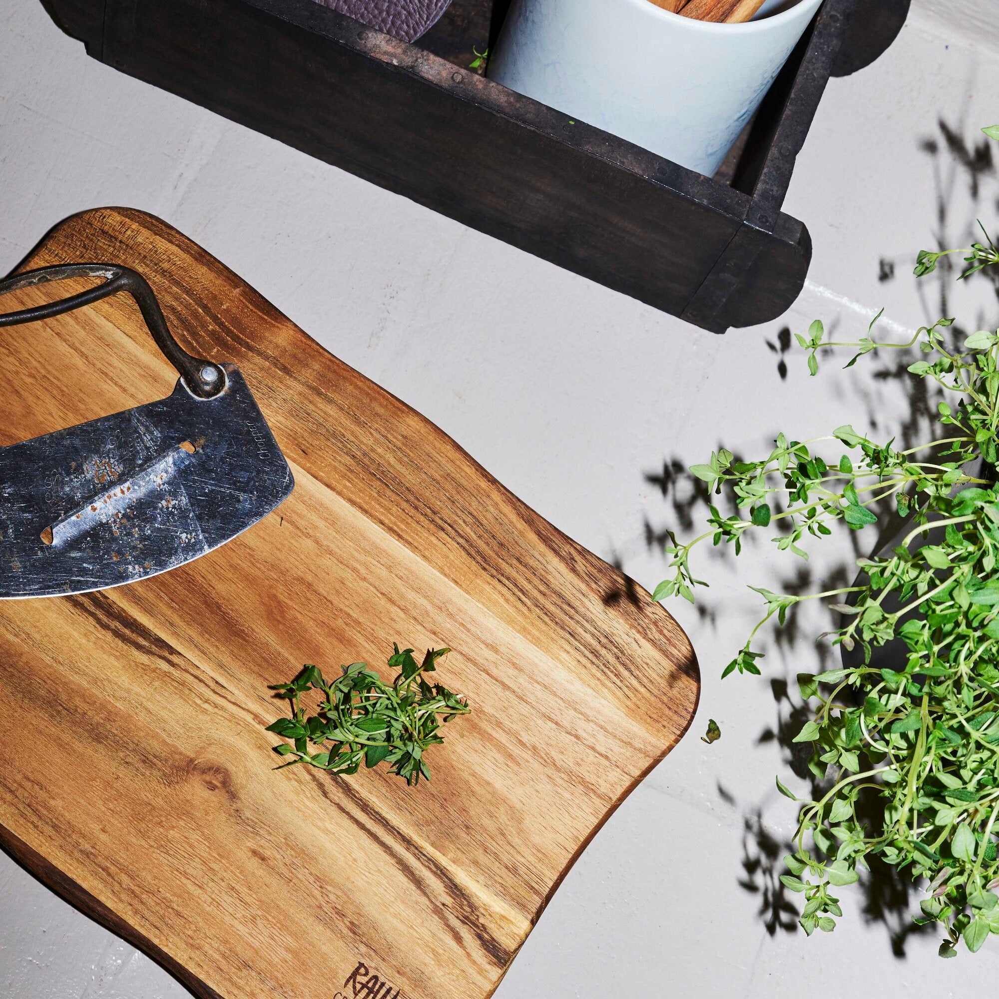 RAW Teak cutting board 32 x 24 cm | Natural