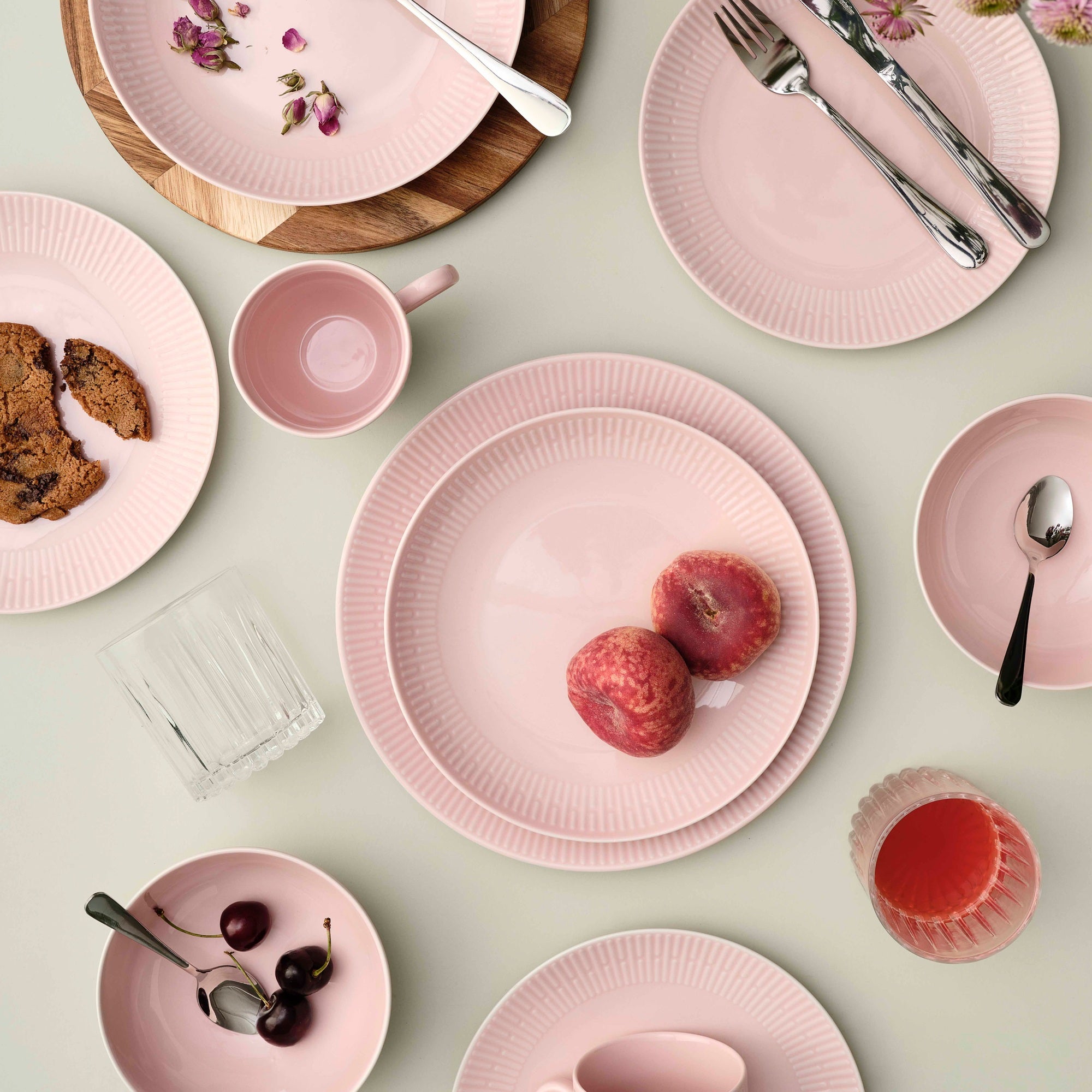 Relief lunch plate | Rosa
