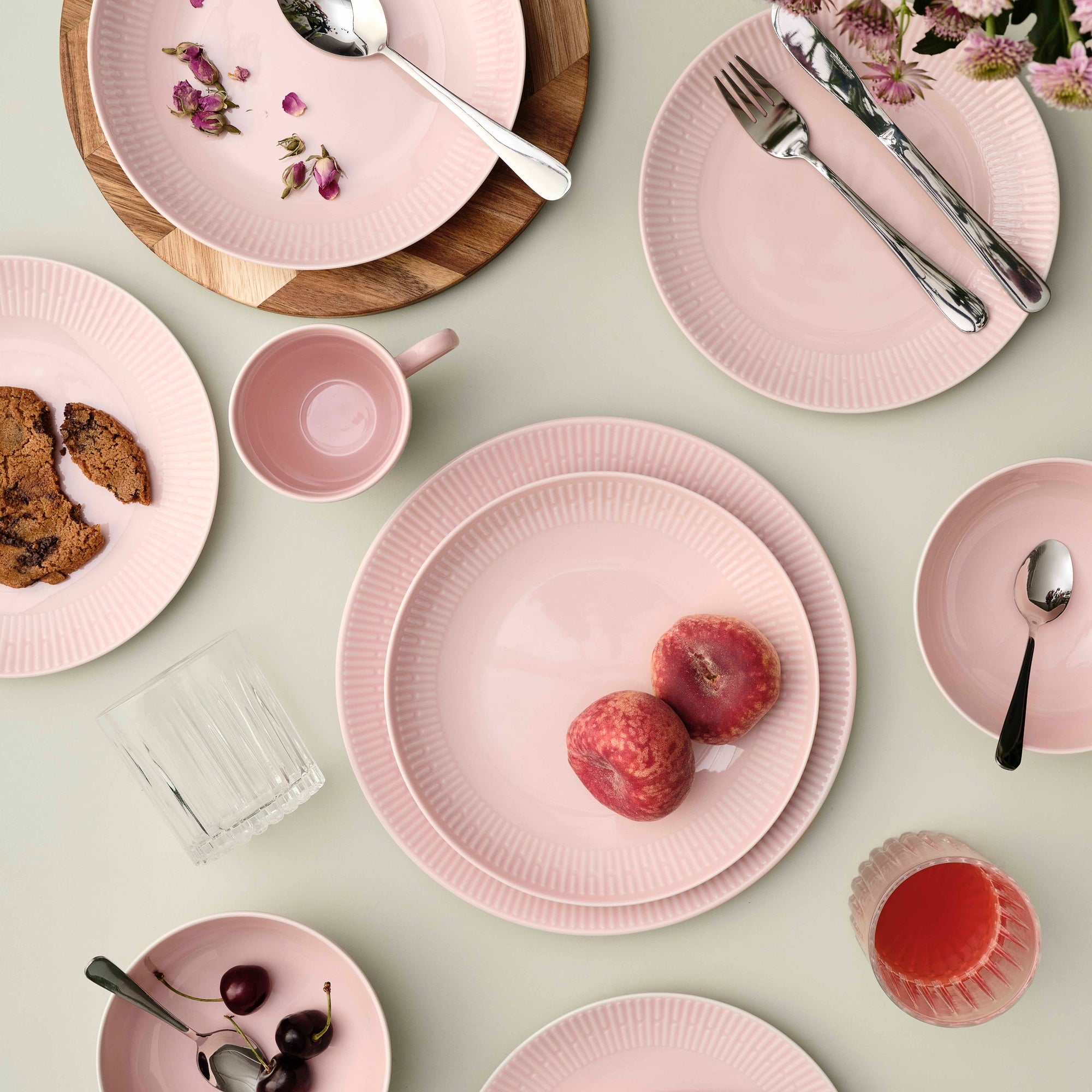 Relief bowl | Rosa